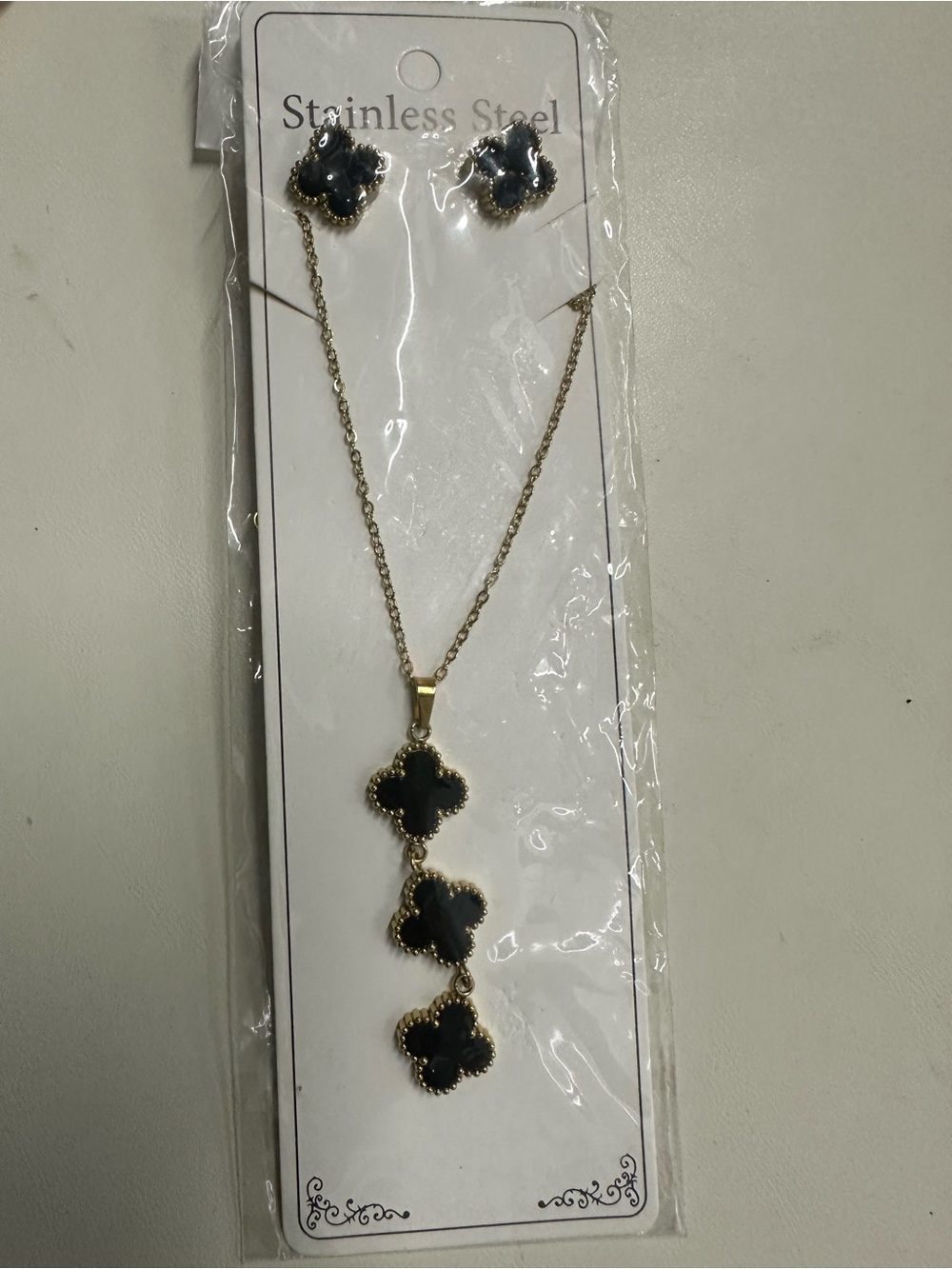 Women’s Black Clover Pendant Necklace & Earrings Set